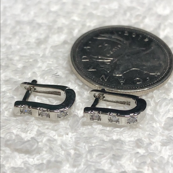 😇cute little cubic hoop with lever back earrings-NEW - Picture 3 of 10